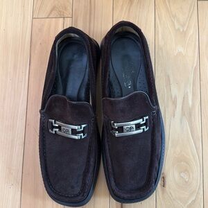 Donald Pliner Loafer Shoe (size 11)